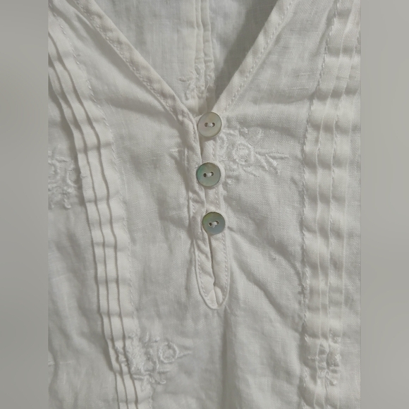 White Embroidered Women's Top‎ - Picture 6 of 11